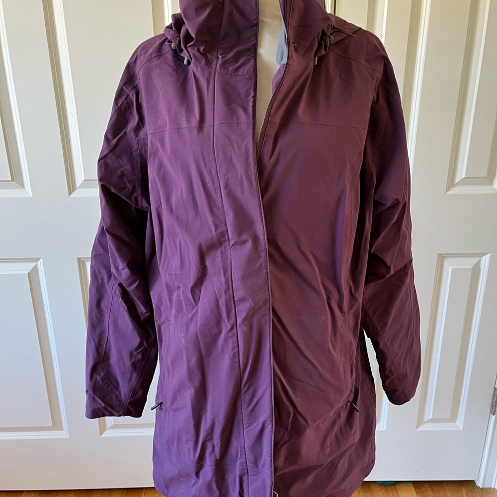 Purple Ski Jacket with High Collar and Zipper Closure